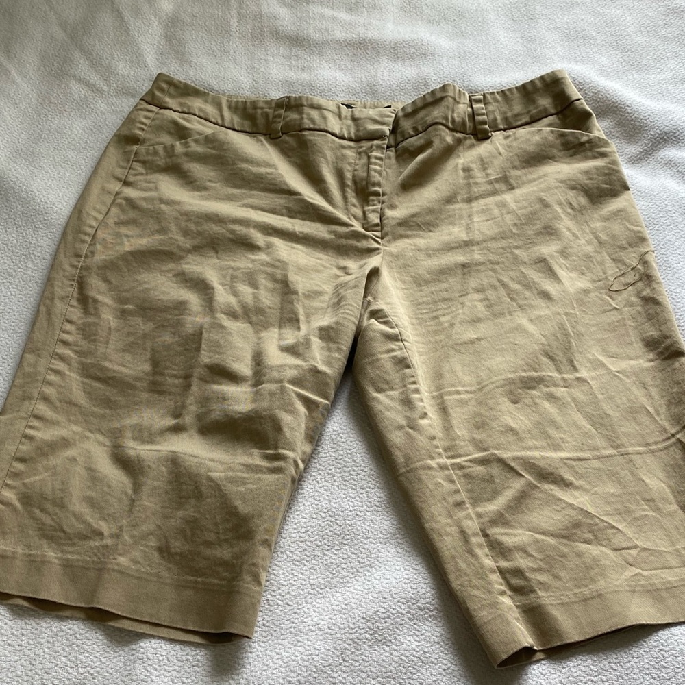 New York and Company khaki shorts